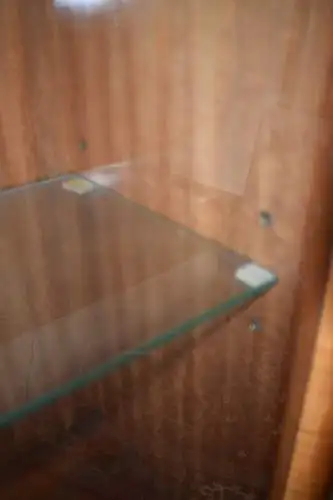 Schöne Vitrine, Art Deko, passendes Sideboard in weiterer Auktion, Top Zustand!