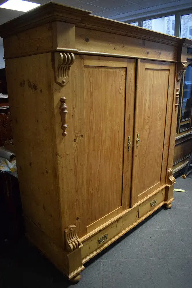 Schöner großer Dielenschrank, Weichholz, Gründerzeit mit 2 Schubladen, TOP 2