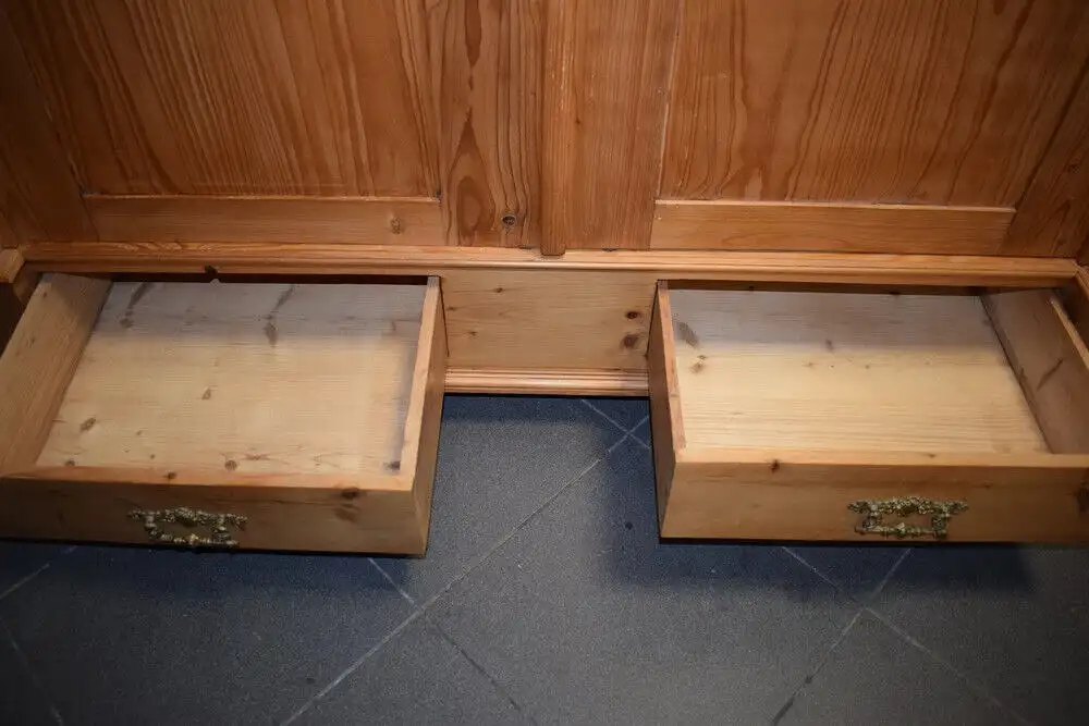 Schöner großer Dielenschrank, Weichholz, Gründerzeit mit 2 Schubladen, TOP 4