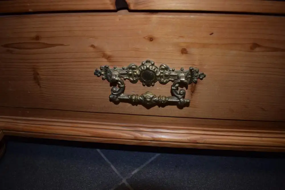 Schöner großer Dielenschrank, Weichholz, Gründerzeit mit 2 Schubladen, TOP 6