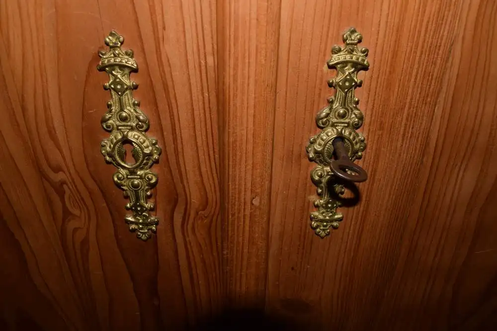 Schöner großer Dielenschrank, Weichholz, Gründerzeit mit 2 Schubladen, TOP 7