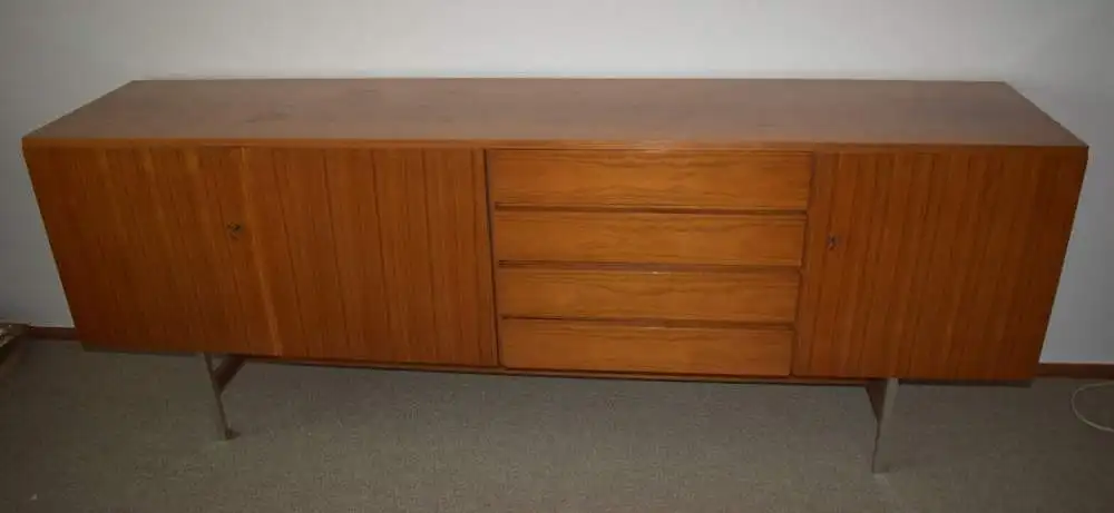Großes Sideboard, kanadischer Nußbaum von 1967 Top Zustand! 1