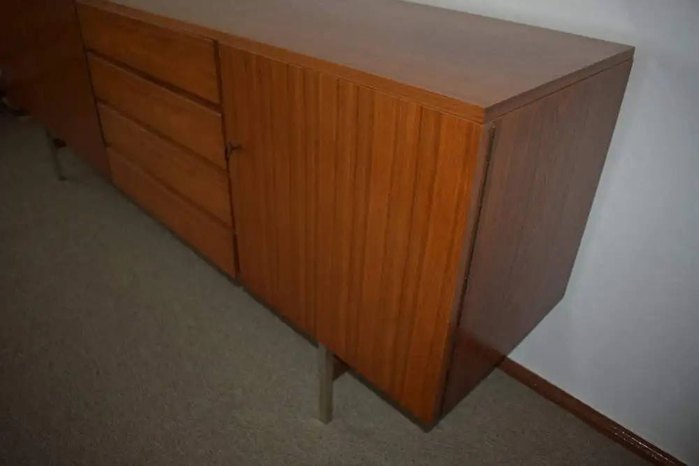 Großes Sideboard, kanadischer Nußbaum von 1967 Top Zustand! 3