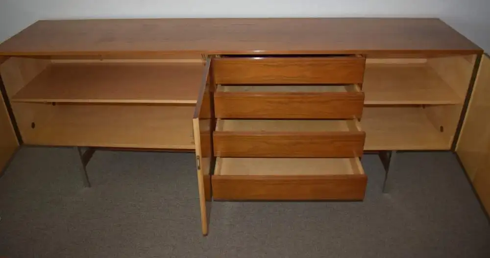 Großes Sideboard, kanadischer Nußbaum von 1967 Top Zustand! 5