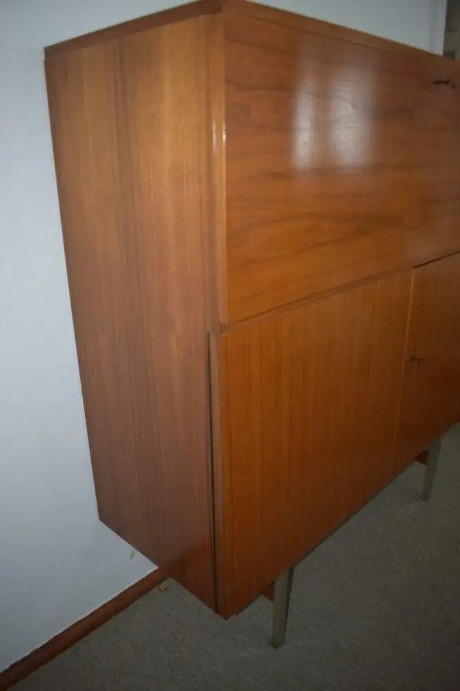 Großes Highboard mit Barteil, kanadischer Nußbaum von 1967 Top Zustand! 2