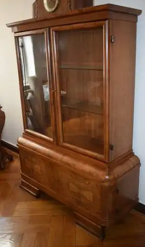 Schöne Vitrine, Art Deko, passendes Sideboard in weiterer Auktion, Top Zustand!