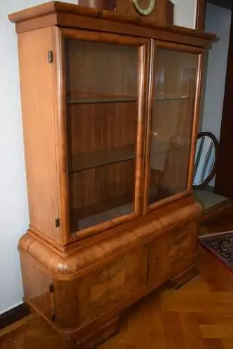 Schöne Vitrine, Art Deko, passendes Sideboard in weiterer Auktion, Top Zustand!
