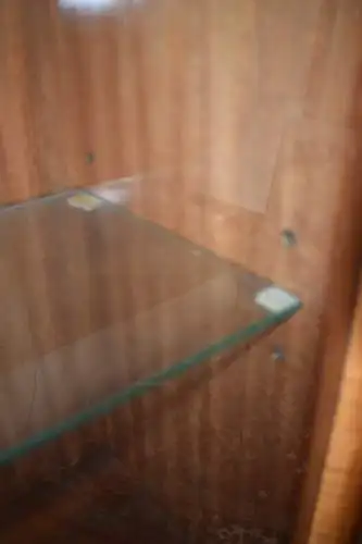 Schöne Vitrine, Art Deko, passendes Sideboard in weiterer Auktion, Top Zustand!