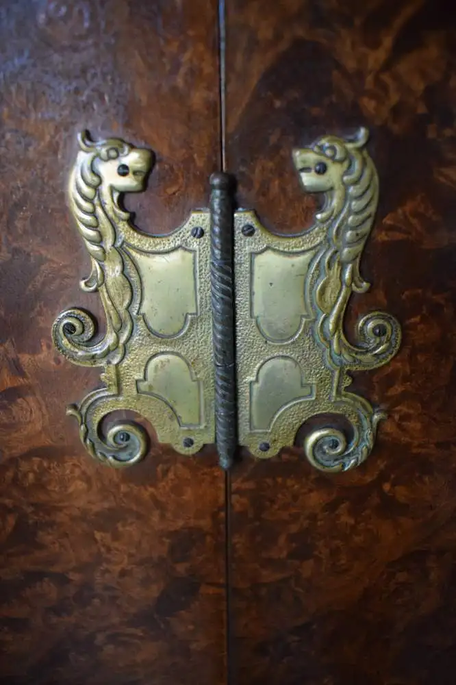 Außergewöhnliches Buffet, Nussbaum Wurzelholz, tolles Möbel! Passende Anrichte! 11