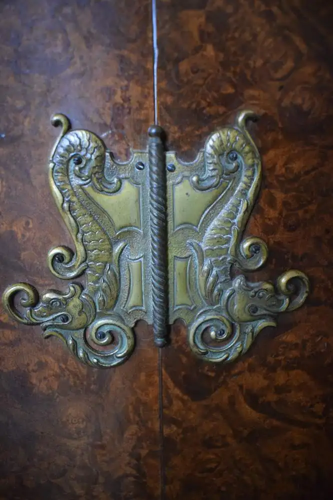 Außergewöhnliches Buffet, Nussbaum Wurzelholz, tolles Möbel!  12