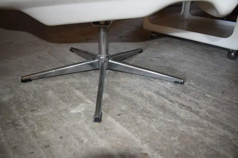 2 Drehsessel mit passenden Roll - Tisch Lounge Design Peter Ghyczy, top Zustand! 6