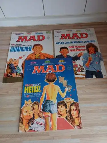 Ein kleines Konvolut der Kult-Comicreihe MAD, bestehend aus 3 Hefte, darunter die Ausgaben Nr.138, 141 + 147.
Die Hefte sind im farbigen Stil der amerikanischen Comic-Tradition gehalten und wurden in den 70-80er Jahren vom Williams Verlag in deutscher...