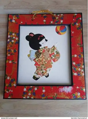 Japanische Oshie Kunst Mädchen im Kimono mit Strandkugel / Vintage u. Rar