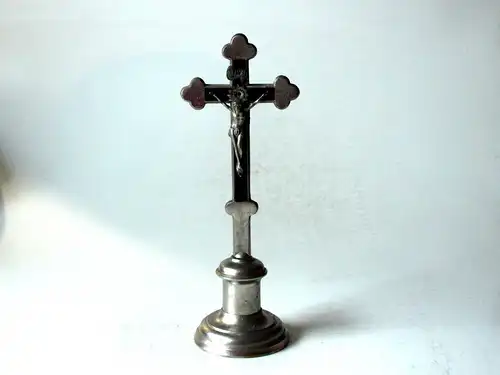 Altes Kreuz Kruzifix Metall zum Aufstellen 