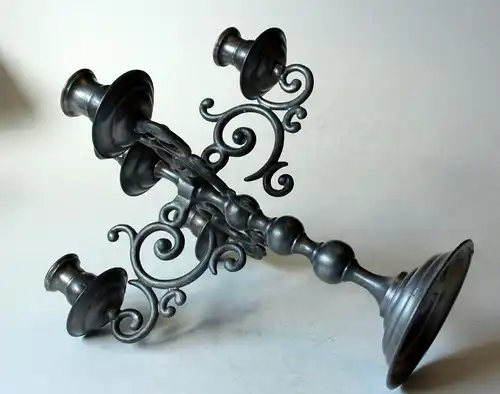 Opulenter schwerer Kandelaber aus Zinn, gemarkt,  Kerzenhalter, Kerzenständer mit 5 Armen, Vintage aus den 1950ern