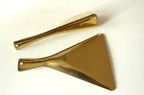 Tischkehrset Vintage 2 teilig mid century 1950er 1960er Krümmelbürste Tischkehrer messingfarbig Metall table broom cleaner West Germany