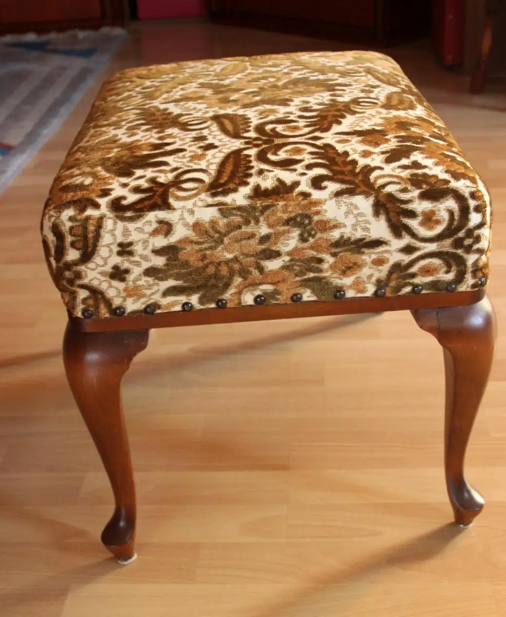 1960s Schminkhocker, Schlafzimmerhocker aus Holz im Chippendale-Style mit Polsterung, Vintage 7