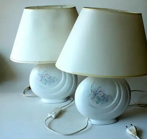 2 Nachttischlampen als Set im romantischen Charme der 1970er, Keramik - Stoff, Vintage