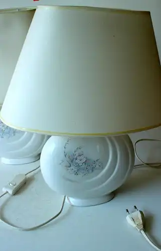 2 Nachttischlampen als Set im romantischen Charme der 1970er, Keramik - Stoff, Vintage