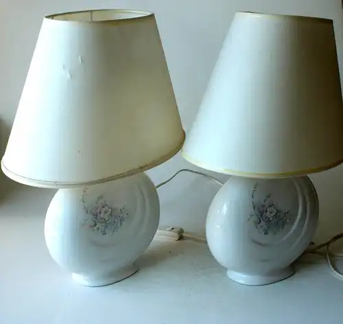 2 Nachttischlampen als Set im romantischen Charme der 1970er, Keramik - Stoff, Vintage