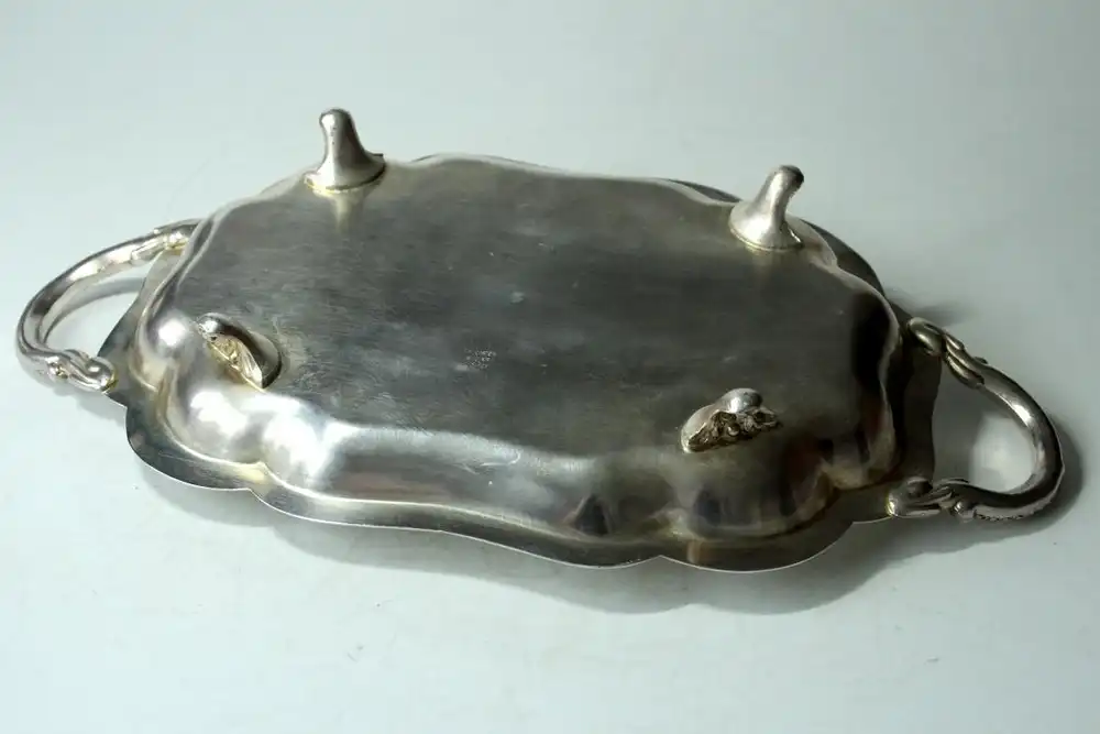 Englisches Serviertablett auf Füßen - Lancaster Silver on copper - gemarkt - Rocaillen und Blütendekor - Vintage aus den 1950ern 6