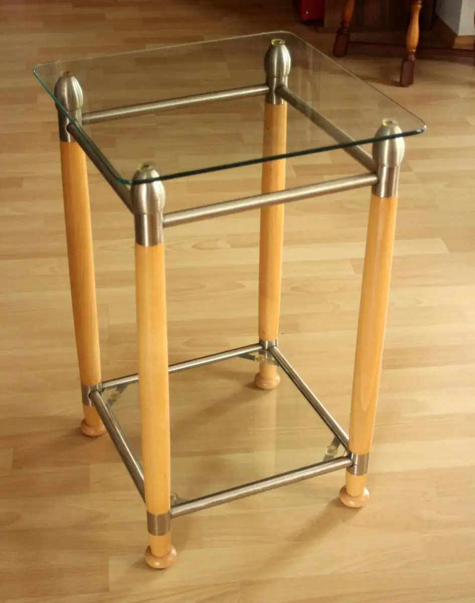 Beistelltisch aus den 1980ern, ideal auch als Blumenhocker,  mit zwei Glasplatten, Holz, Metall, Glas, Vintage 0