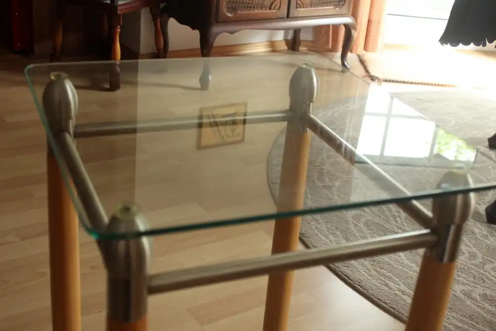 Beistelltisch aus den 1980ern, ideal auch als Blumenhocker,  mit zwei Glasplatten, Holz, Metall, Glas, Vintage 2