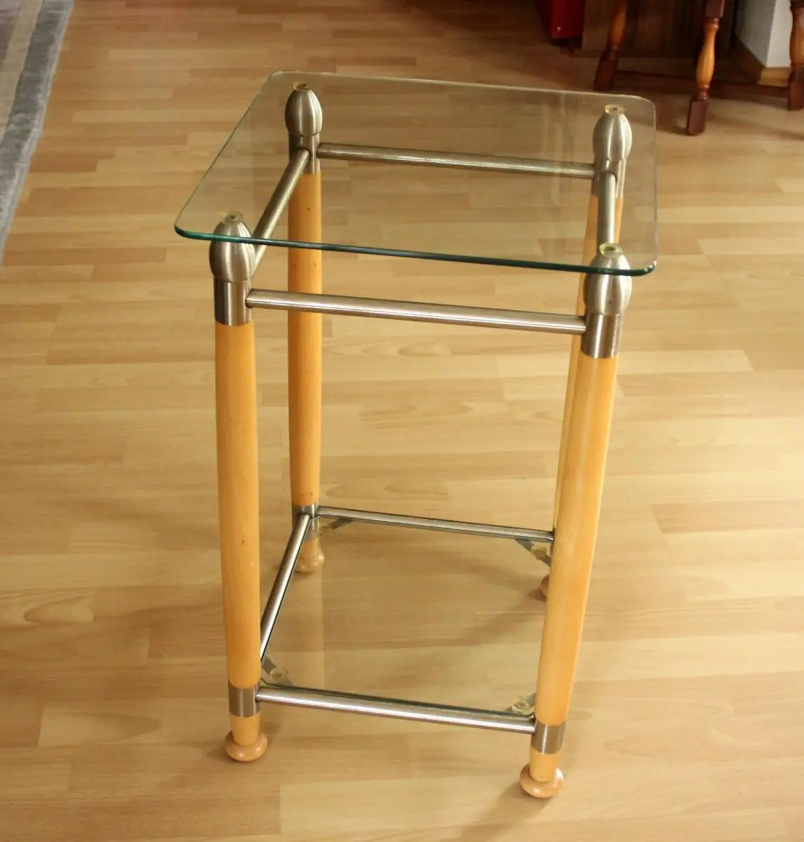 Beistelltisch aus den 1980ern, ideal auch als Blumenhocker,  mit zwei Glasplatten, Holz, Metall, Glas, Vintage 3