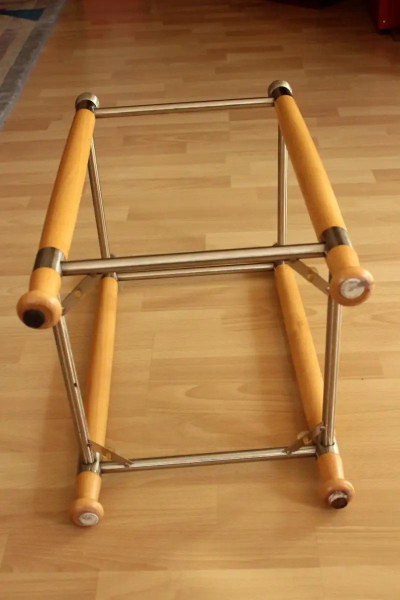 Beistelltisch aus den 1980ern, ideal auch als Blumenhocker,  mit zwei Glasplatten, Holz, Metall, Glas, Vintage 6