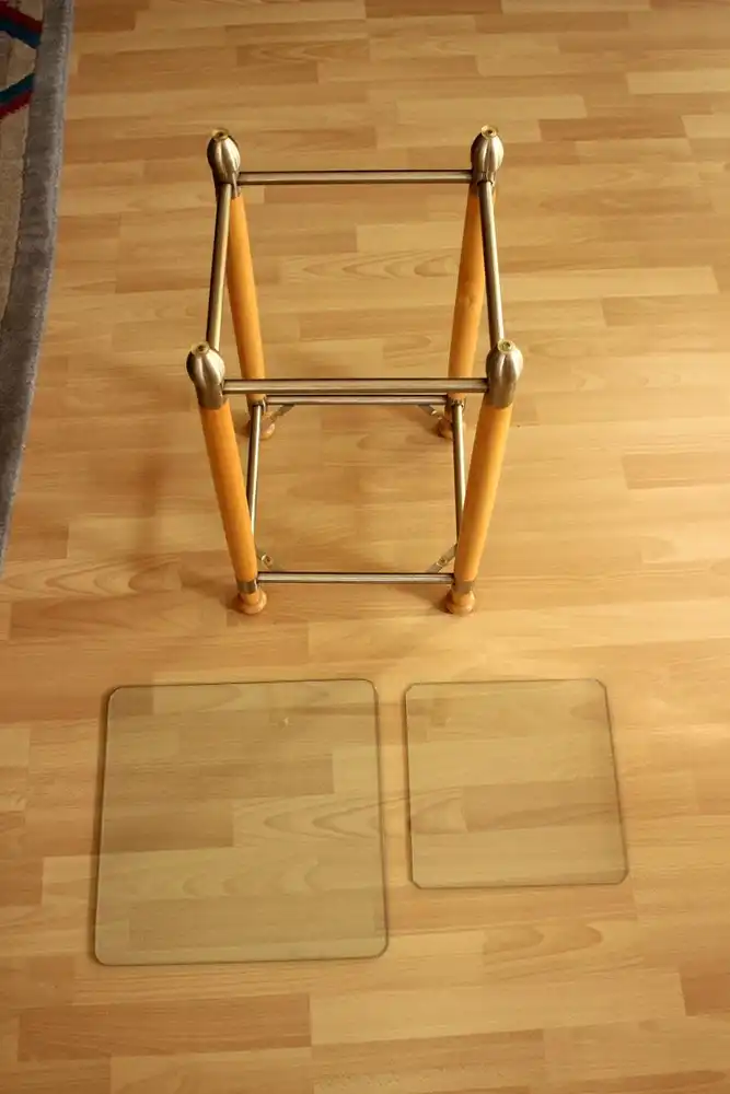 Beistelltisch aus den 1980ern, ideal auch als Blumenhocker,  mit zwei Glasplatten, Holz, Metall, Glas, Vintage 7