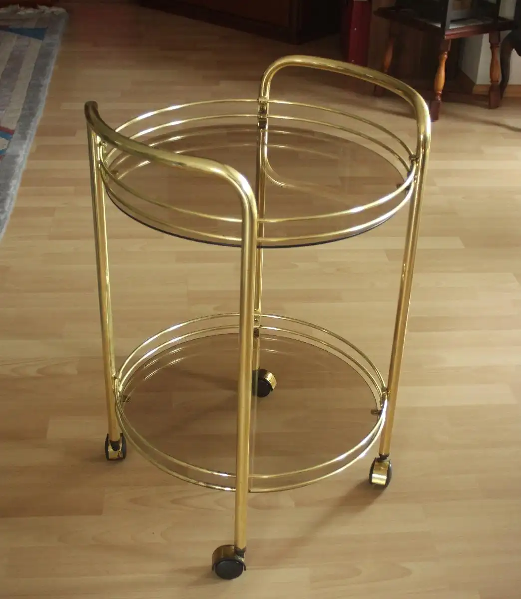 Runder Barwagen - Servierwagen - Messing Metall 2-etagig mit Rauchglas-Scheiben - Vintage aus den 1960ern 4