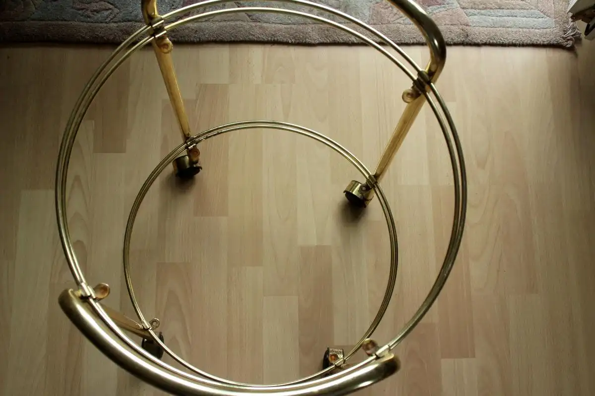 Runder Barwagen - Servierwagen - Messing Metall 2-etagig mit Rauchglas-Scheiben - Vintage aus den 1960ern 9