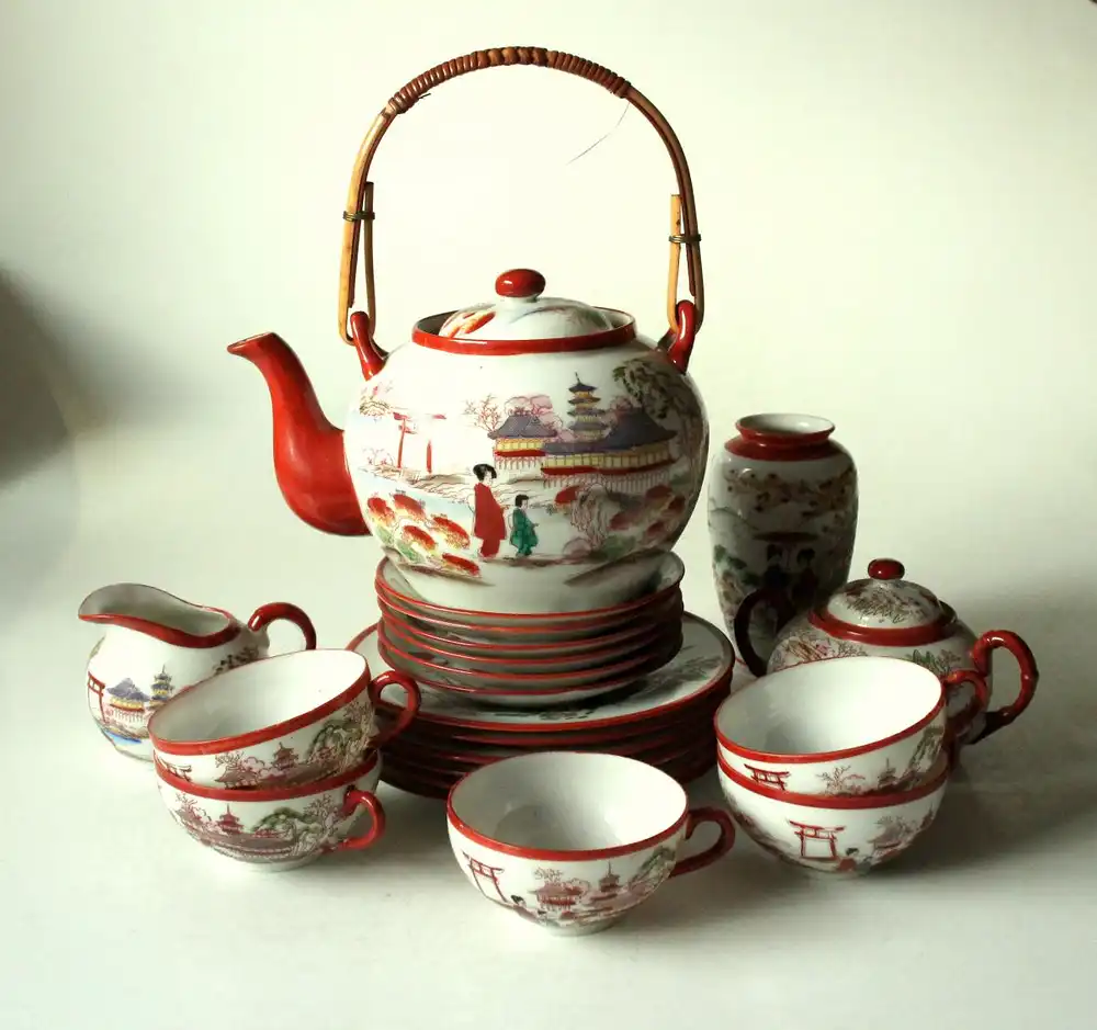 Kutani japanisches Teeservice für 5-6 Personen komplett mit Teekanne Milch und Zuckerdosen handbemalt feines Porzellan, 1950er 1