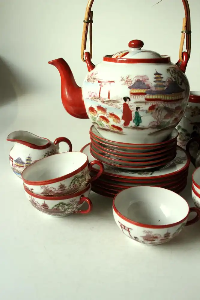 Kutani japanisches Teeservice für 5-6 Personen komplett mit Teekanne Milch und Zuckerdosen handbemalt feines Porzellan, 1950er 2