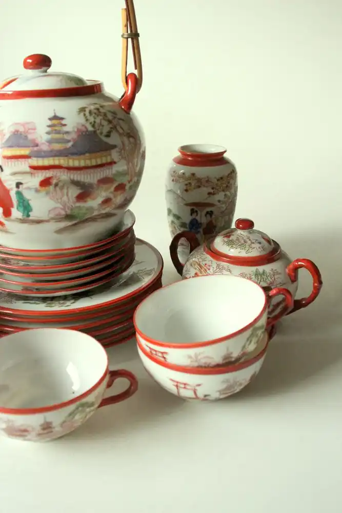 Kutani japanisches Teeservice für 5-6 Personen komplett mit Teekanne Milch und Zuckerdosen handbemalt feines Porzellan, 1950er 3