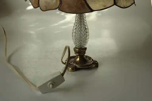Schöne Tischlampe Tiffany Style PERLMUTT Glas Metall, Vintage aus den 1970ern