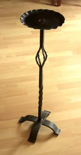 Stabiler schwerer Kerzenhalter aus Schmiedeeisen, handgearbeitet, Vintage aus den 1970ern