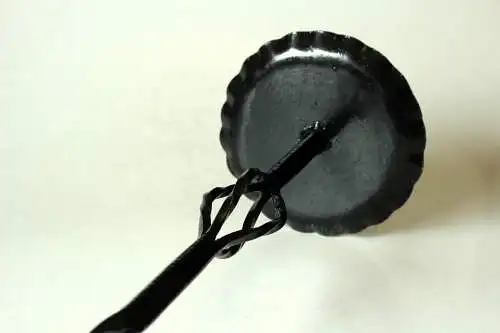 Stabiler schwerer Kerzenhalter aus Schmiedeeisen, handgearbeitet, Vintage aus den 1970ern