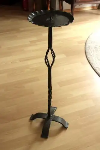 Stabiler schwerer Kerzenhalter aus Schmiedeeisen, handgearbeitet, Vintage aus den 1970ern