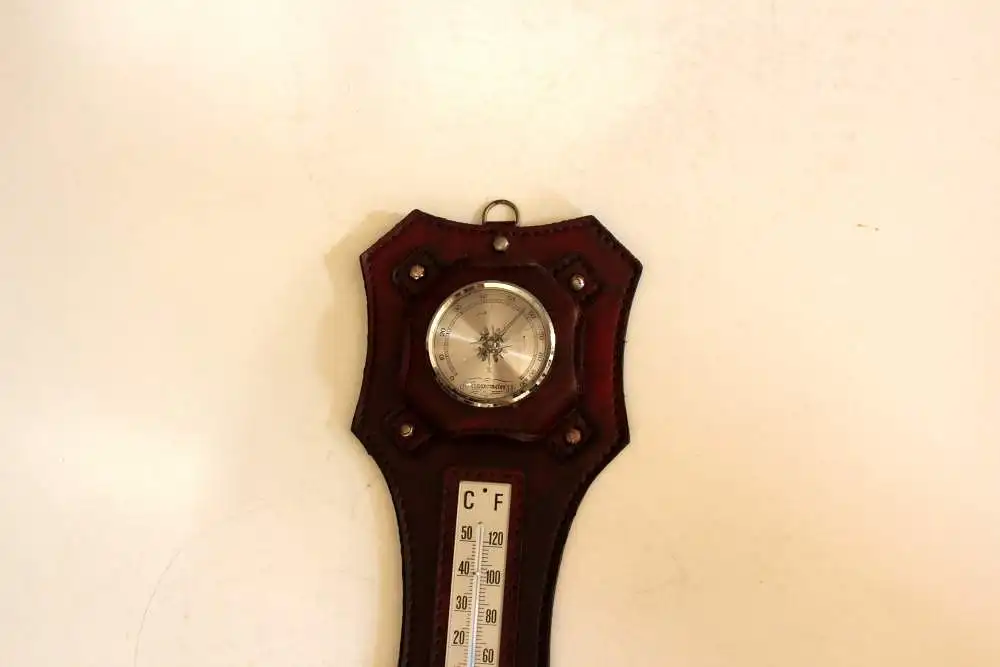 Mid Century Wetterstation aus Leder, Metall und Glas - Thermometer, Hygrometer, Barometer, Temperaturanzeige in Celsius und Fahrenheit, Vintage 2