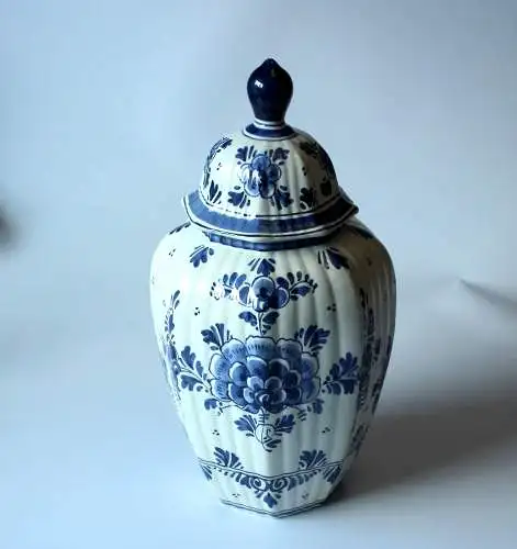 Große Delft Vase mit Deckel, blau/weiß - handgemalt - gemarkt - Porzellan - Vintage