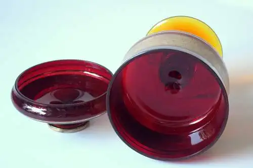 Wunderschöne Bonbonniere aus Glas, Fußschale rot-gold, Vintage aus den 70ern