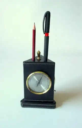 Drehbarer Stiftehalter, Wetterstation, Thermometer, Hygrometer, Barometer, voll funktionsfähig, schwarzes Kunstleder, Metall, Glas, Messing, Vintage
