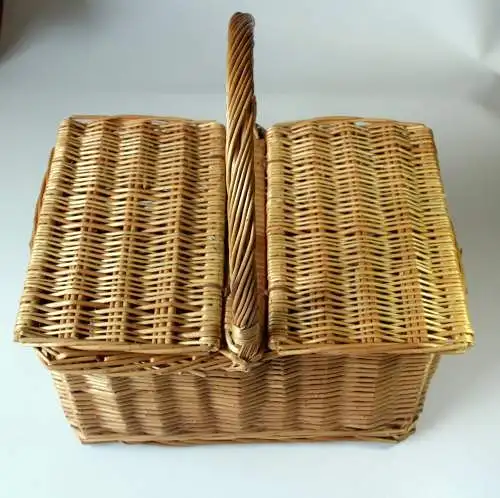 Geflochtener Picknickkorb mit 2 Deckeln - Deckelkorb - Pilzsammelkorb - Weide, Rattan - Handarbeit - Vintage aus den 1980ern