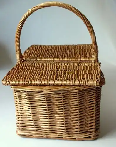 Geflochtener Picknickkorb mit 2 Deckeln - Deckelkorb - Pilzsammelkorb - Weide, Rattan - Handarbeit - Vintage aus den 1980ern