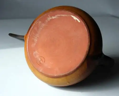 Formschöne handgearbeitete Gießkanne aus Keramik, Ton und Metall, Vintage aus den 1970ern
