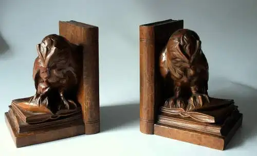 Schwere Buchstützen aus Holz - freistehend mit handgeschnitzten Eulenskulpturen - Vintage aus den 1950ern