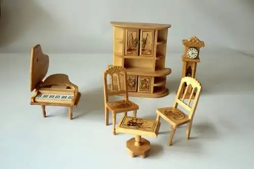 Miniatur-Wohnzimmermöbel für die Puppenstube aus Holz - 6-teiliges Set - Spielzeug aus den 1970ern, Vintage