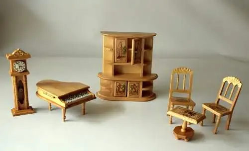 Miniatur-Wohnzimmermöbel für die Puppenstube aus Holz - 6-teiliges Set - Spielzeug aus den 1970ern, Vintage