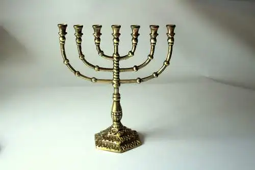 Schöne Menorah aus Messing - Kerzenhalter 7-armig,  Vintage aus den 1970ern